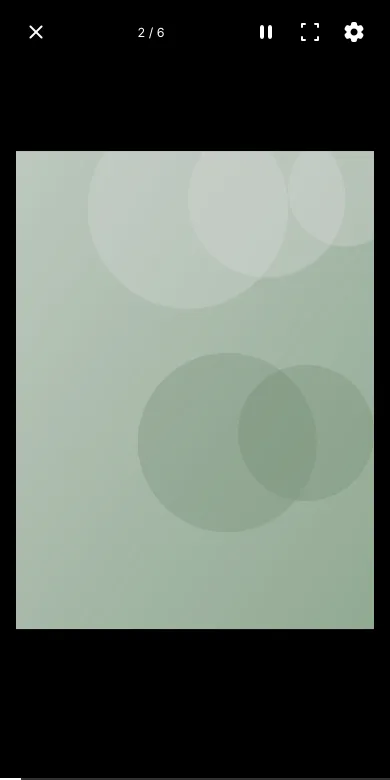 Running live slideshow with pause, fullscreen and settings controls