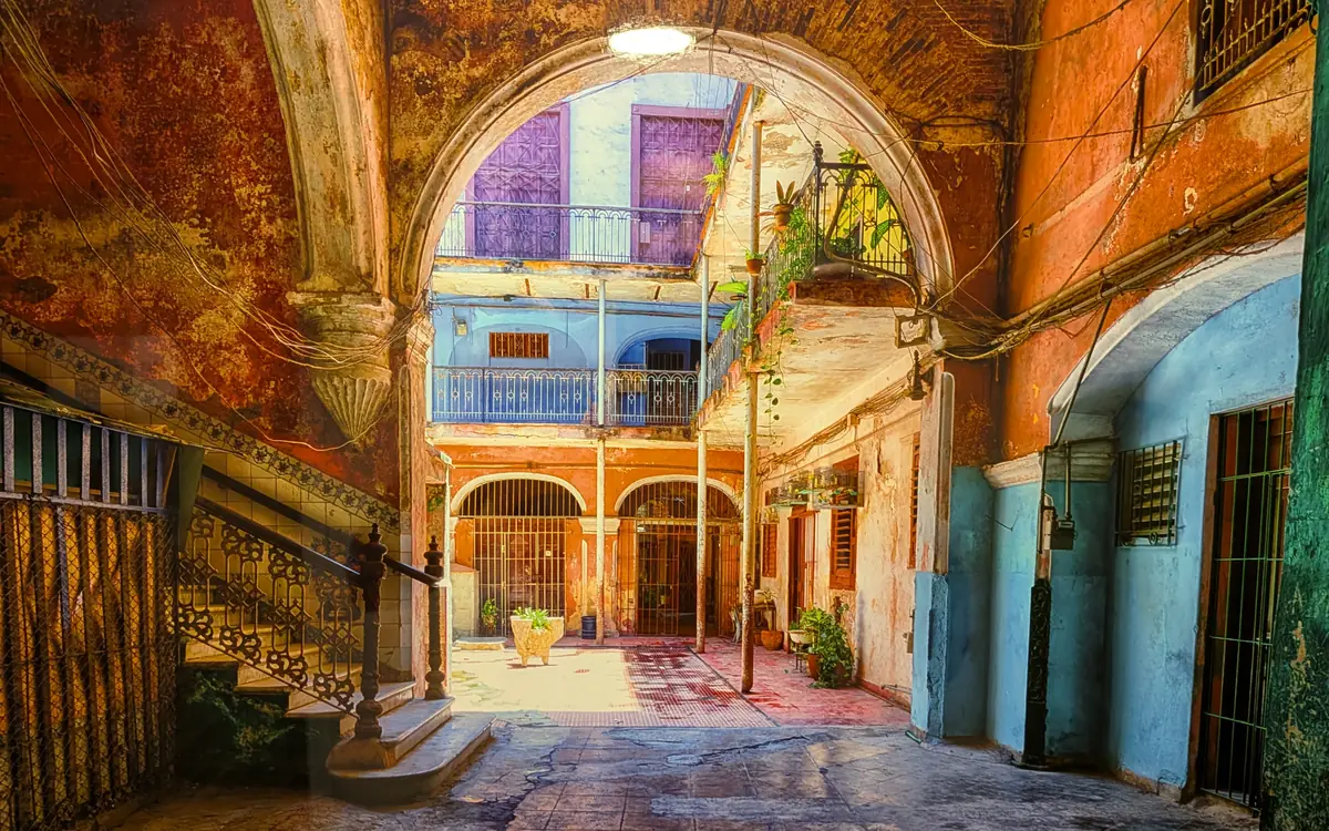 Colorful courtyard in Havana, sharing vacation photos with family and friends via EventPics